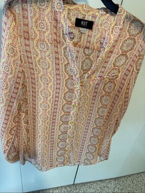 Kut from the Kloth Cream and Pink Printed Button-Front Blouse Tab Sleeve